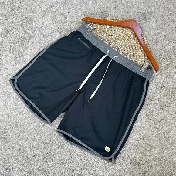 SOLD | Vuori Men’s Banks Shorts Pull On 7” Unlined Athletic in Black Gray XL - Picture 2 of 14